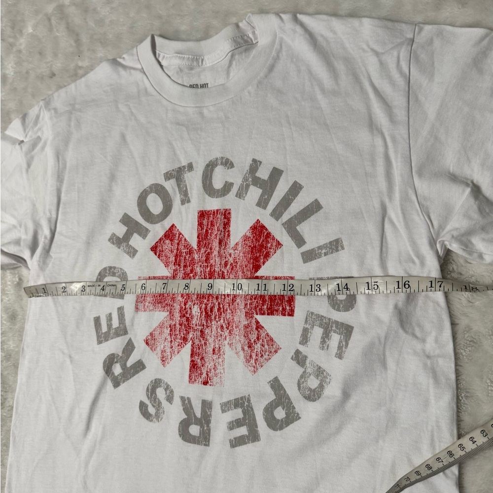 NWOT- Red Hot Chili Peppers White Unisex T-Shirt - Picture 6 of 6